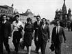 Fábio Penteado, Pedro Paulo de Melo Saraiva, Joana (tradutora), Jon Maitrejean, Paulo Mendes da Rocha e Alfredo Paesani - Praça Vermelha - Moscou - Rússia - 1962