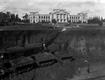 Escavação de terra na altura da rua dos Patriotas, para a implantação do jardim francês - 1921