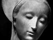 Imagem de Nossa Senhora da Paz em mármore Carrara de autoria de Galileu Emendabili.